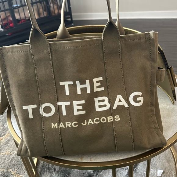 Marc Jacobs Handbags - Marc Jacobs Tote bag